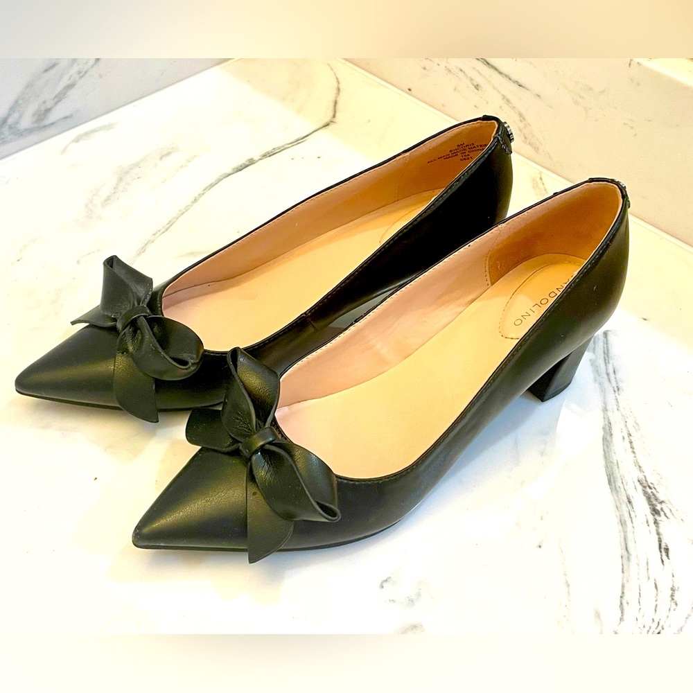 Black Bandolino shoes with adorable bows